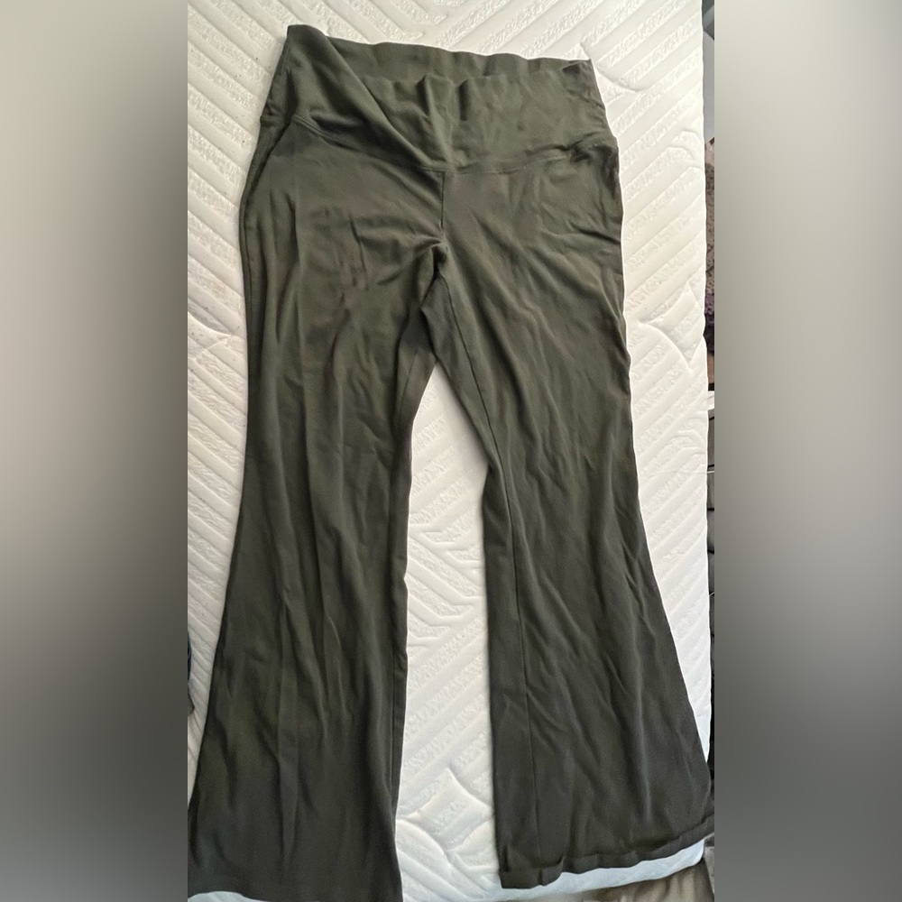 Green yoga pants
